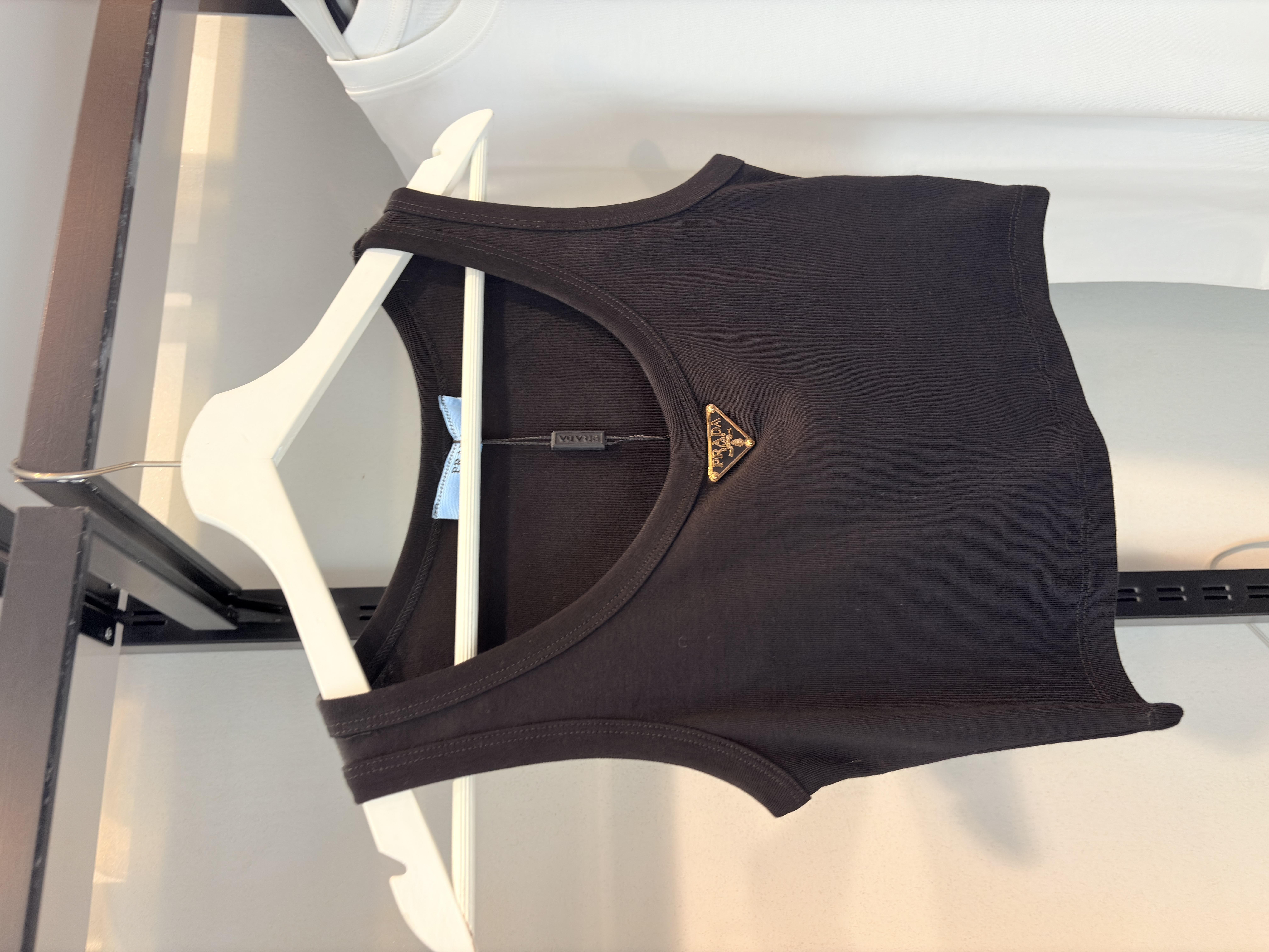 YENİ SEZON PRADA SİYAH CROP TOP