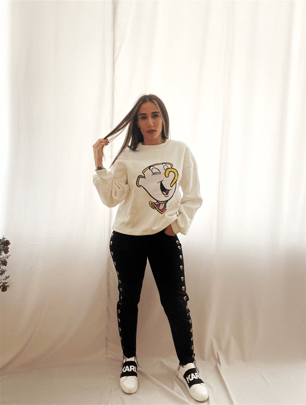 Beyaz Çizgi Film Karakterli Swaetshirt 