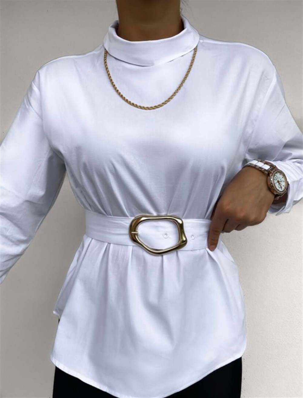 Beyaz Dik Yaka Gömlek