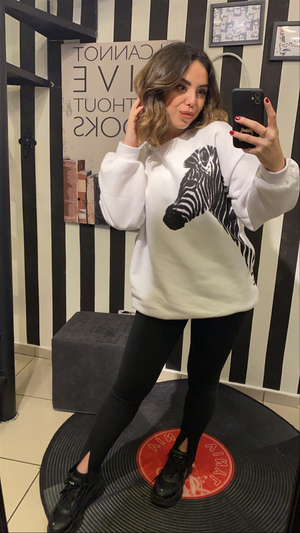 Beyaz Zebra Desenli Sweatshirt