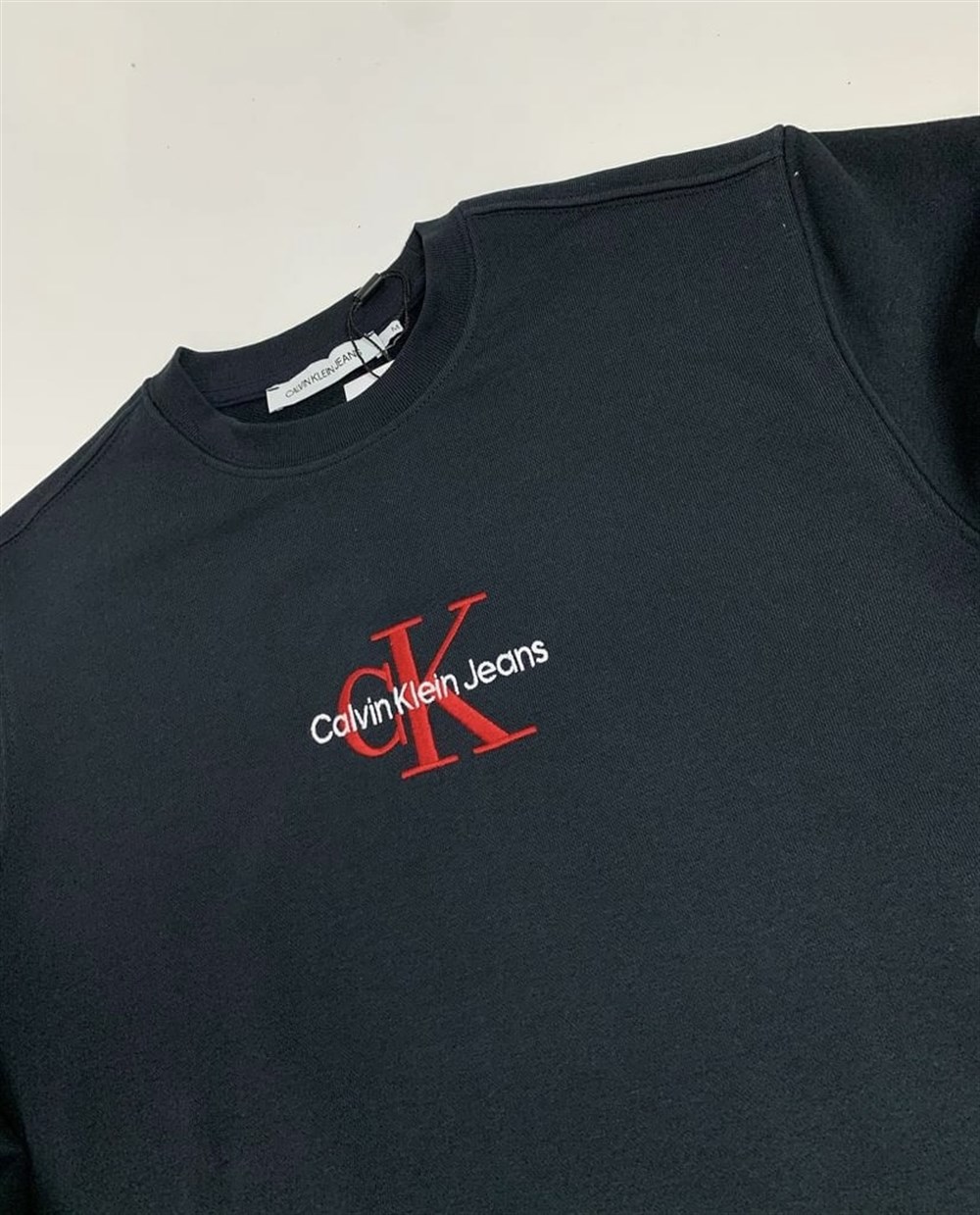 CK lacivert kırmızı yazılı sweatshirt 