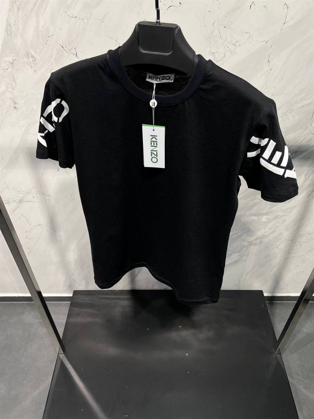 orjinal marka kol baskılı siyah tshirt 