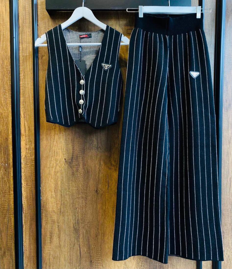 Prada çizgili takım