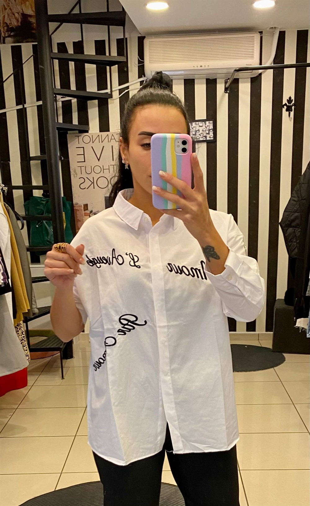 Yazılı nakışlı gömlek