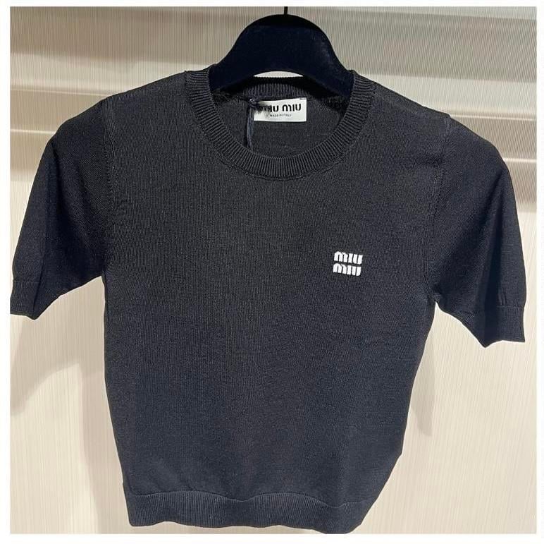 YENİ SEZON MİU SİYAH TRİKO