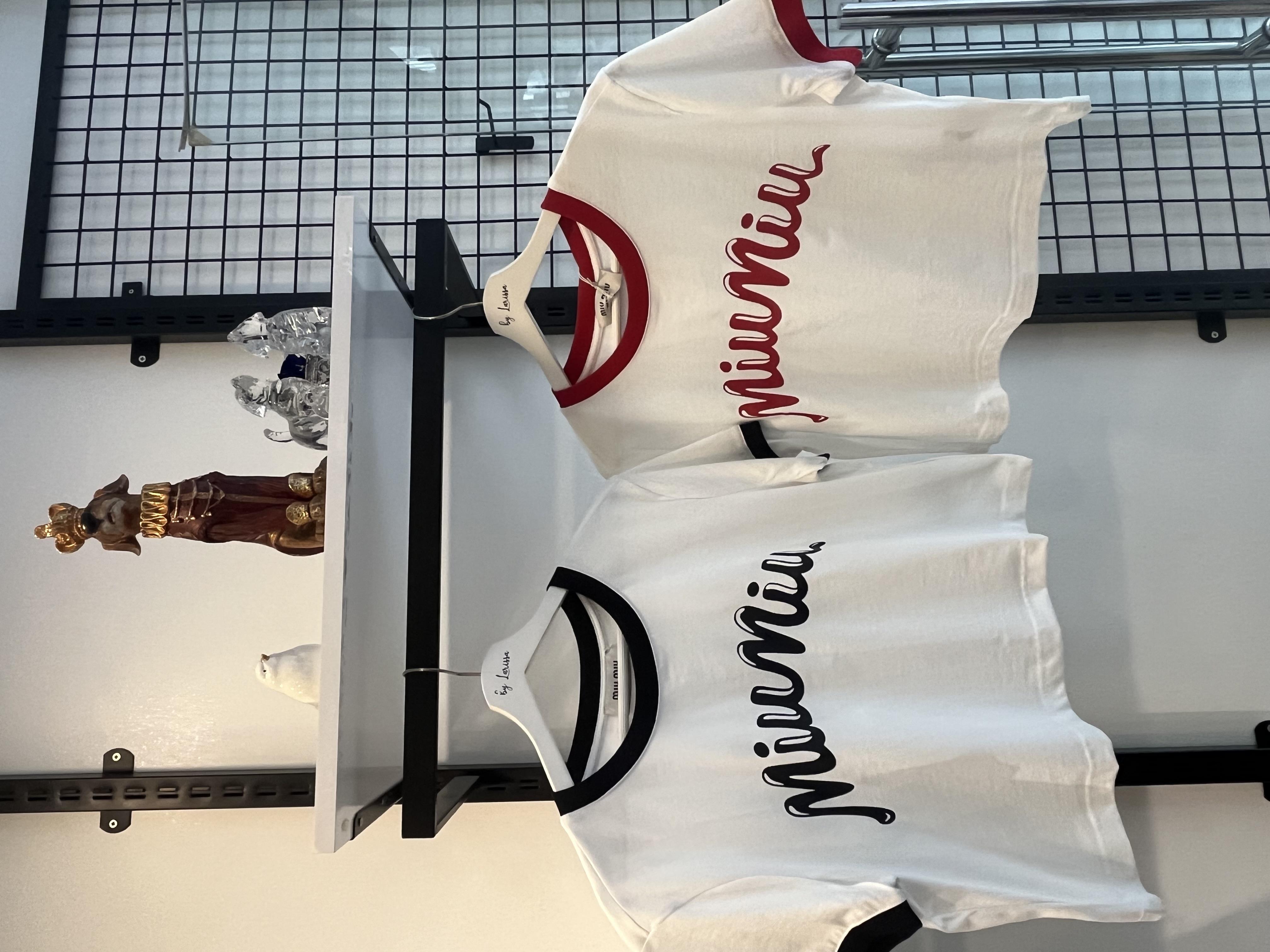YENİ SEZON MİU SİYAH YAZILI CROP TSHİRT 