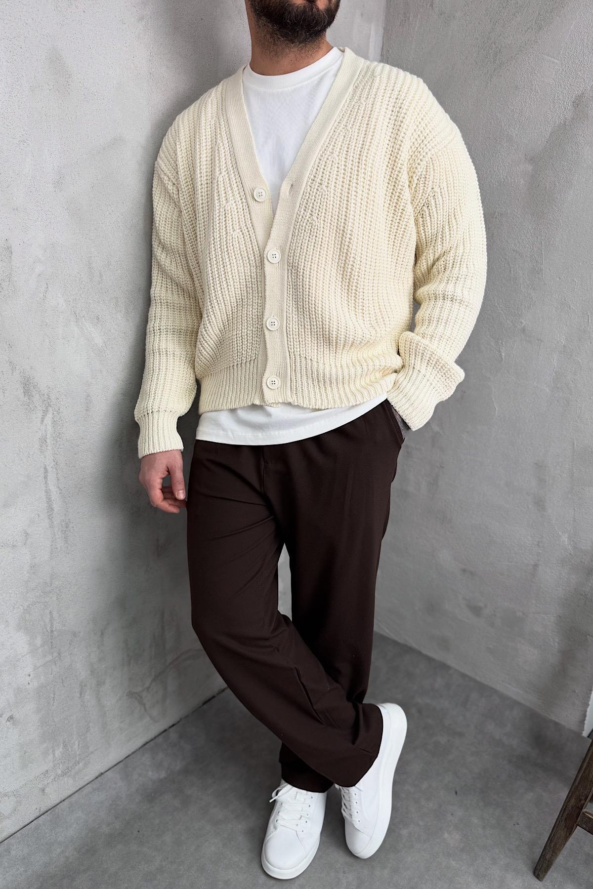 Bej Düğmeli Oversize Örgü Hırka 