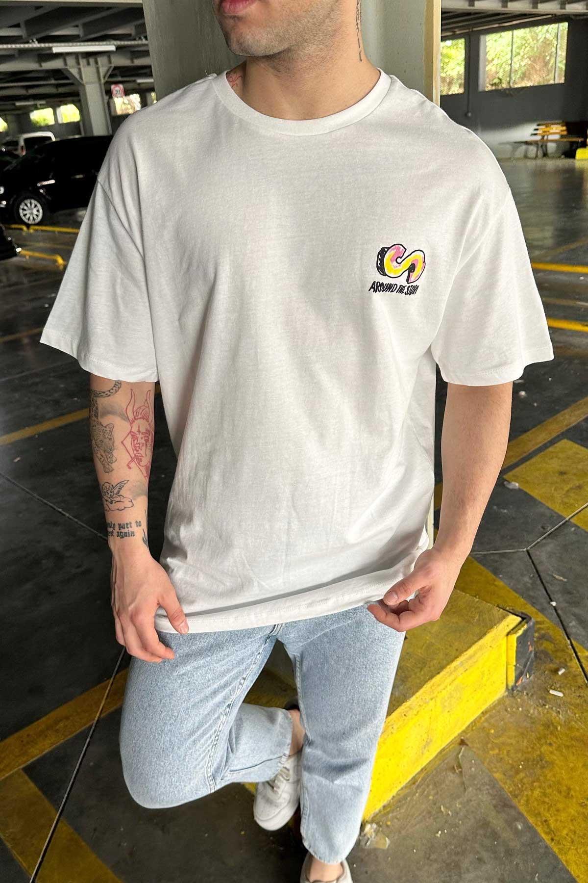 Beyaz Arkası Baskılı T-Shirt