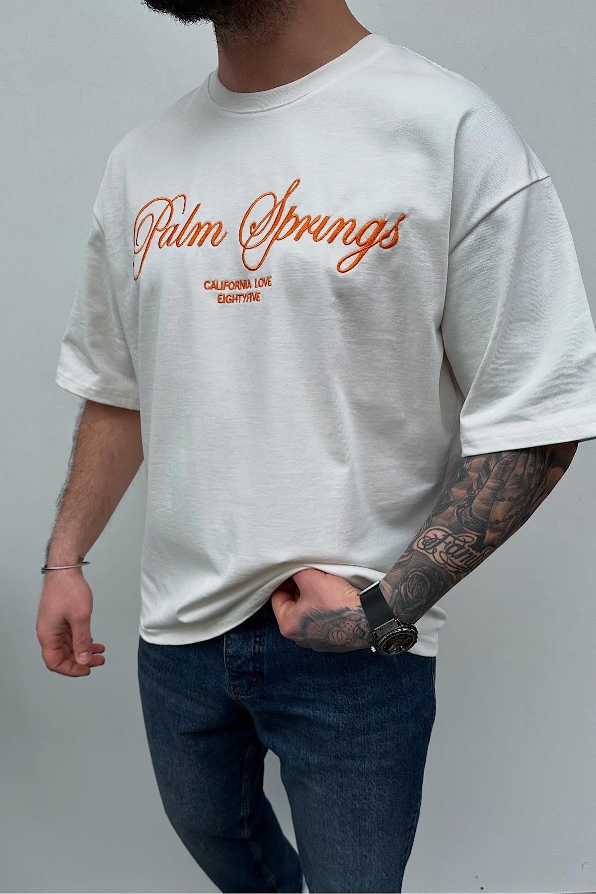 Beyaz Önü Nakış İşlemeli T*Shirt
