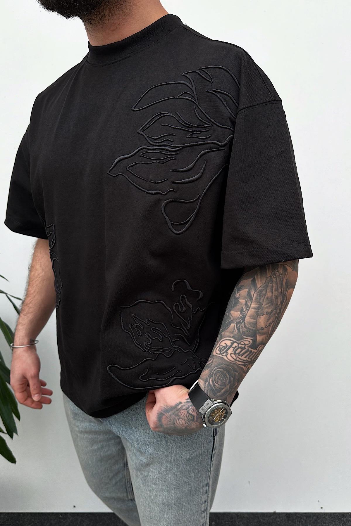 Siyah Nakış İşlemeli T-Shirt