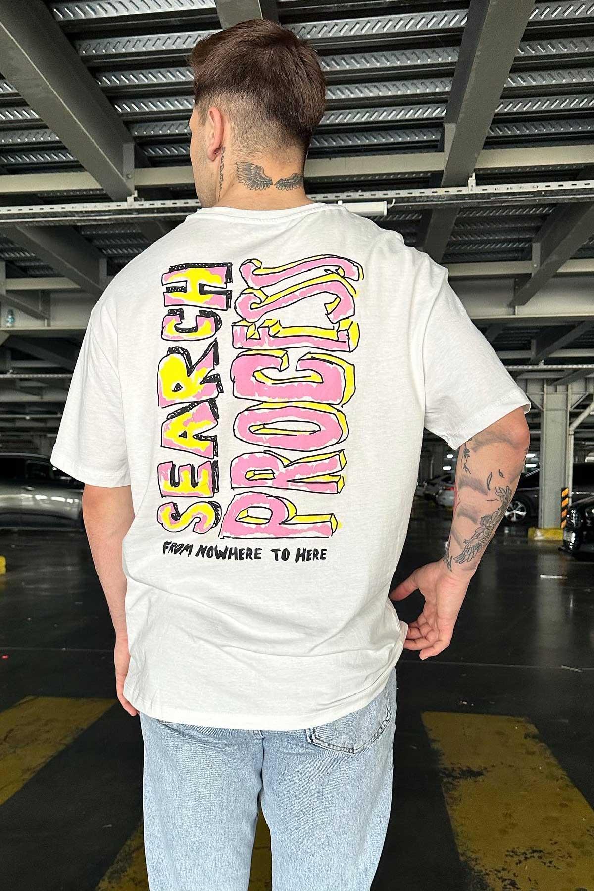 Beyaz Arkası Baskılı T-Shirt