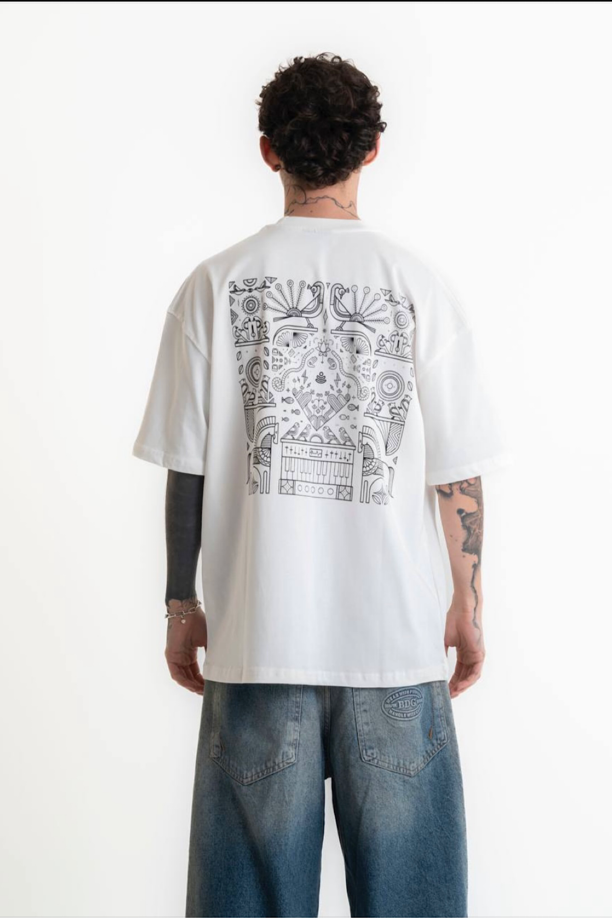 Beyaz Arkası Baskılı T-Shirt