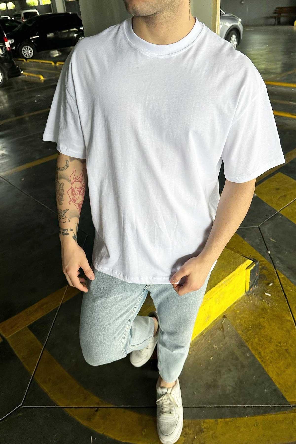 Beyaz Arkası Baskılı T-Shirt