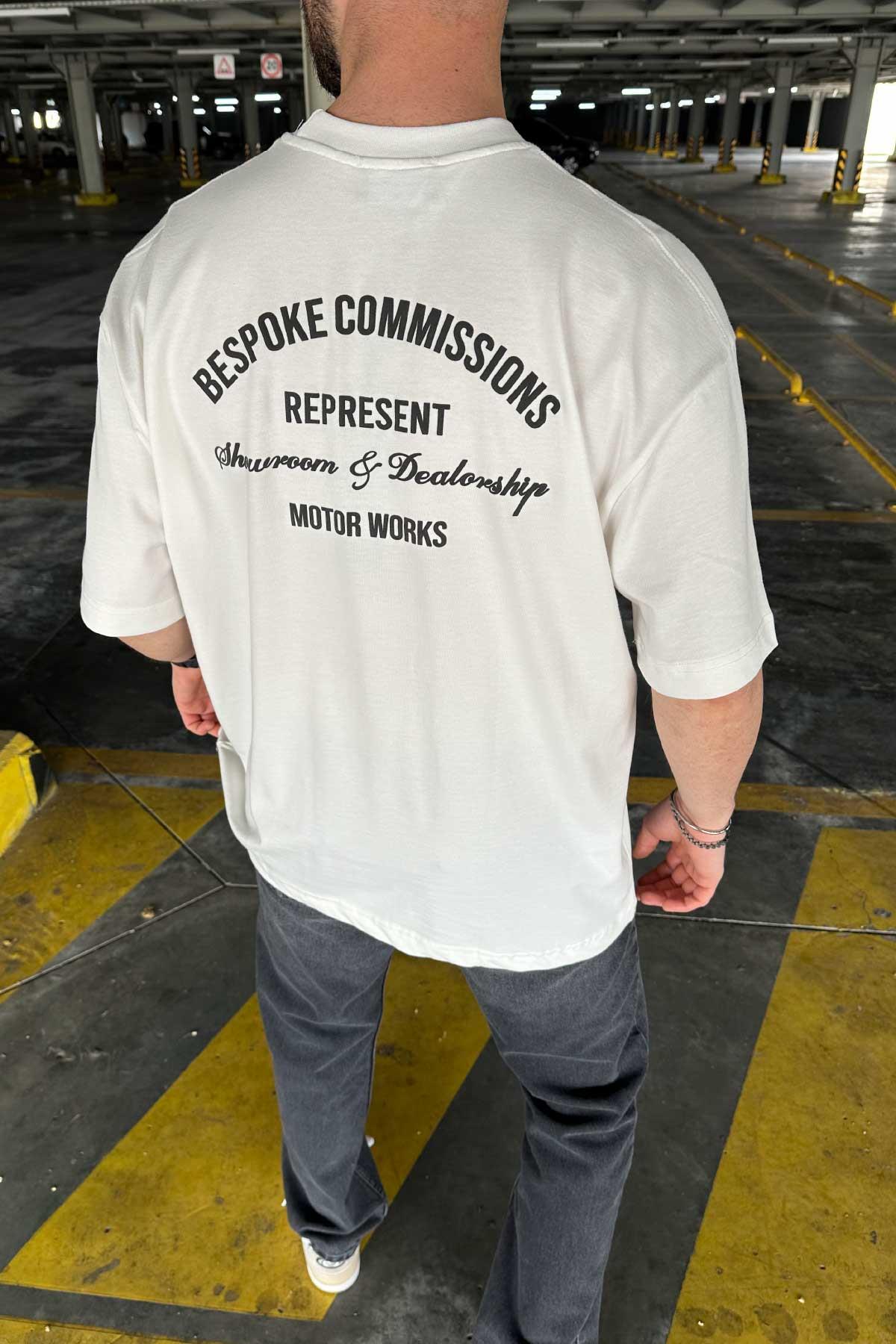 Beyaz Arkası Yazılı T-Shirt