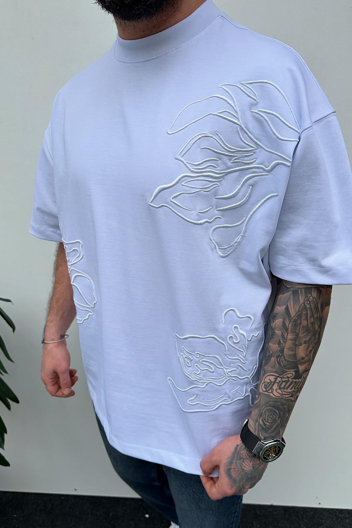 Beyaz Nakış Detaylı T-Shirt