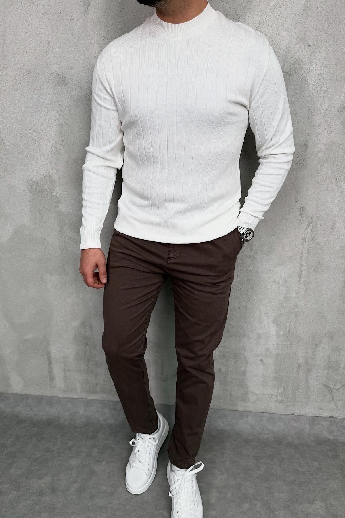 Beyaz Yüksek Yaka Triko 