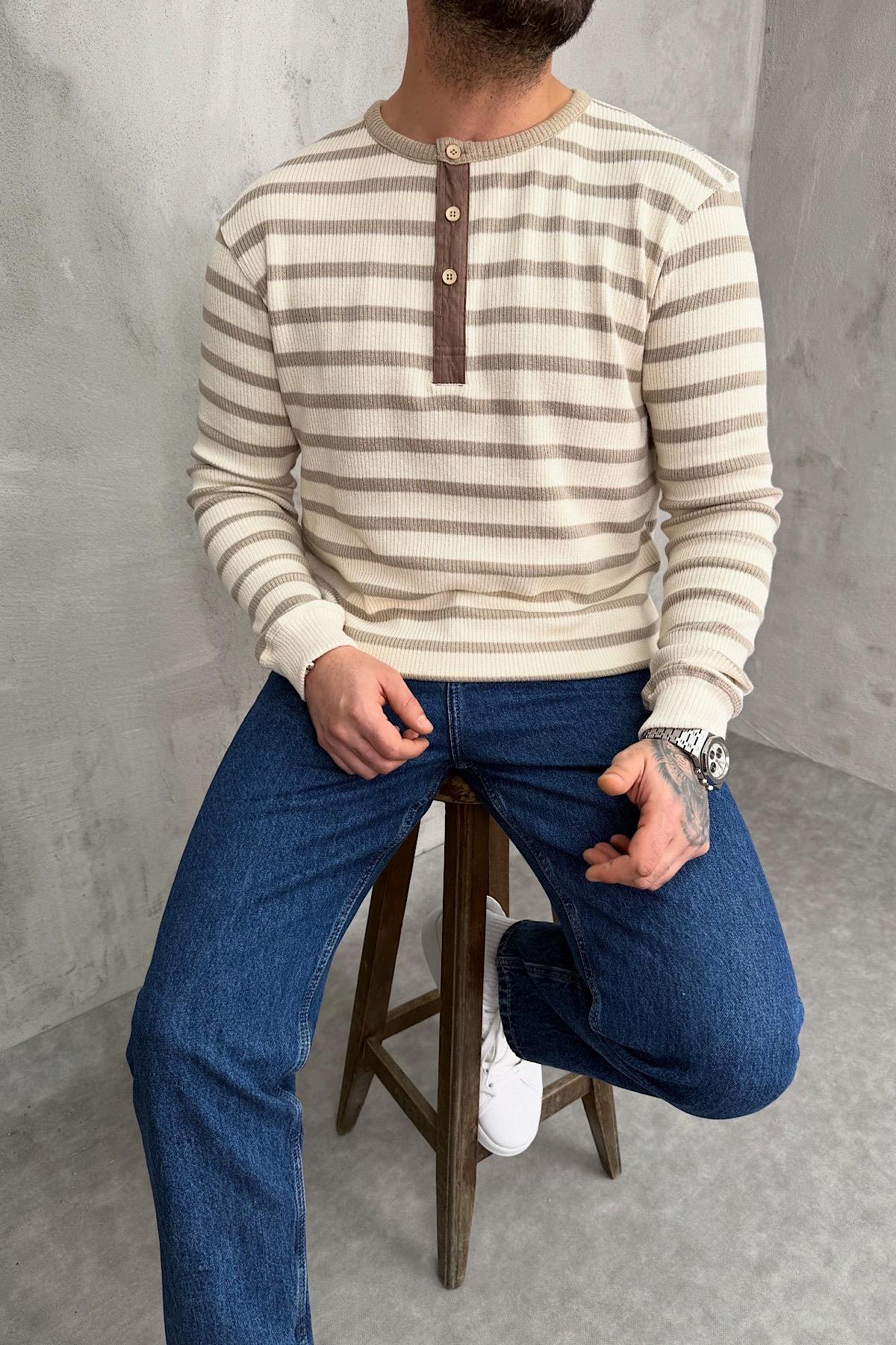 Düğmeli Çizgili Triko 