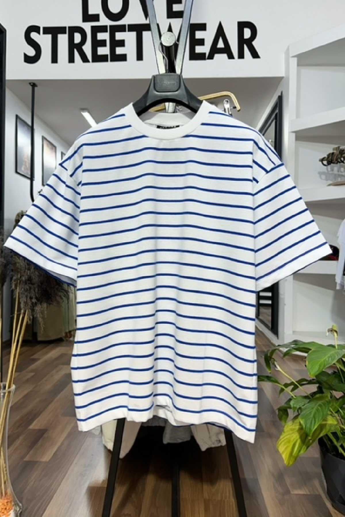 Mavi-Beyaz Çizgili T-Shirt