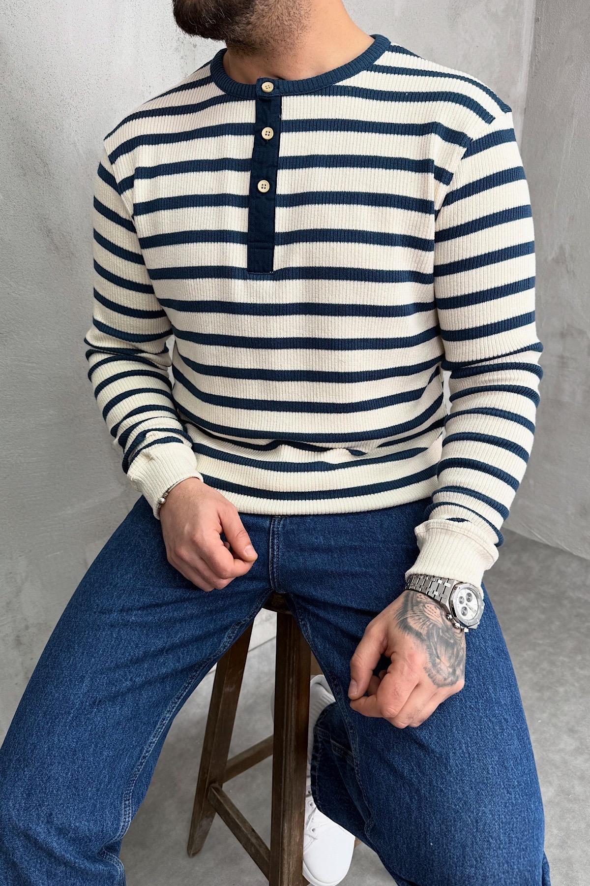 Mavi Şeritli  Düğmeli Triko