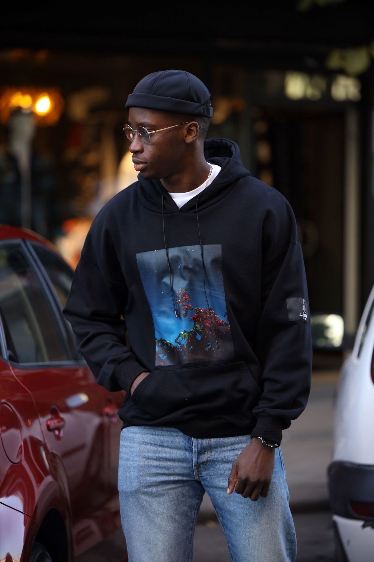 ÖNÜ BASKILI KAPÜŞONLU SWEATSHIRT SİYAH