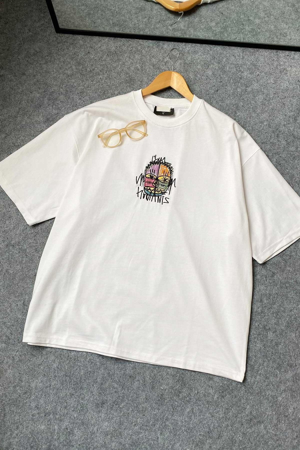 Oversize Beyaz Önü Nakış Baskılı T-Shirt