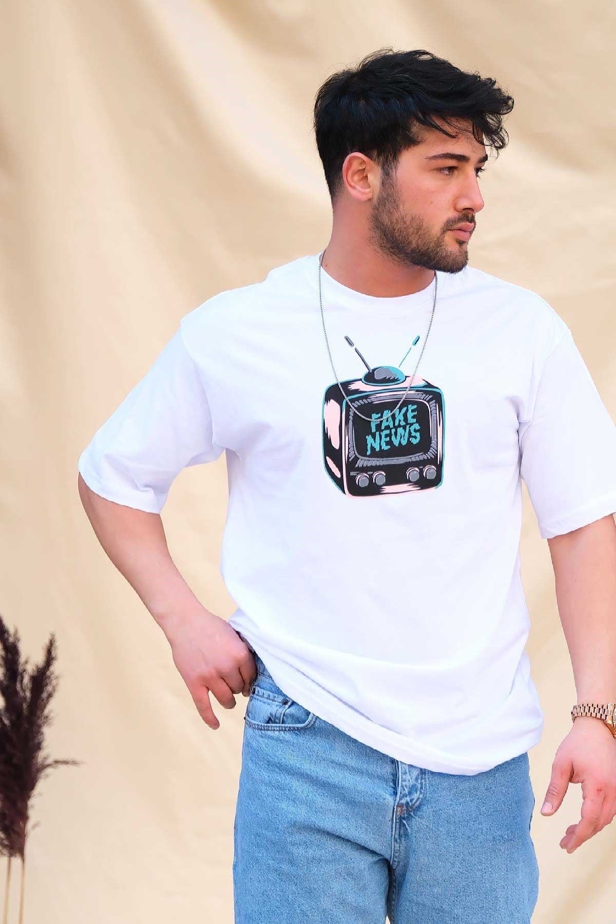 Oversize T-shirt Beyaz Fake News