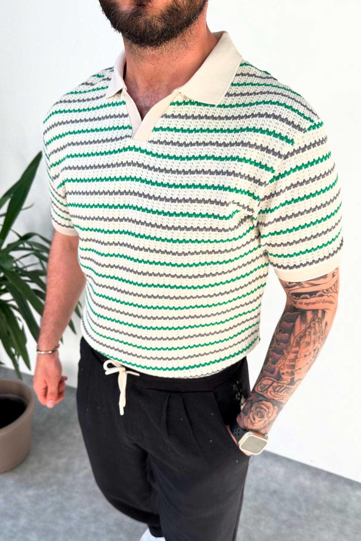 Polo Yaka Çizgili Örme Kumaş T-Shirt