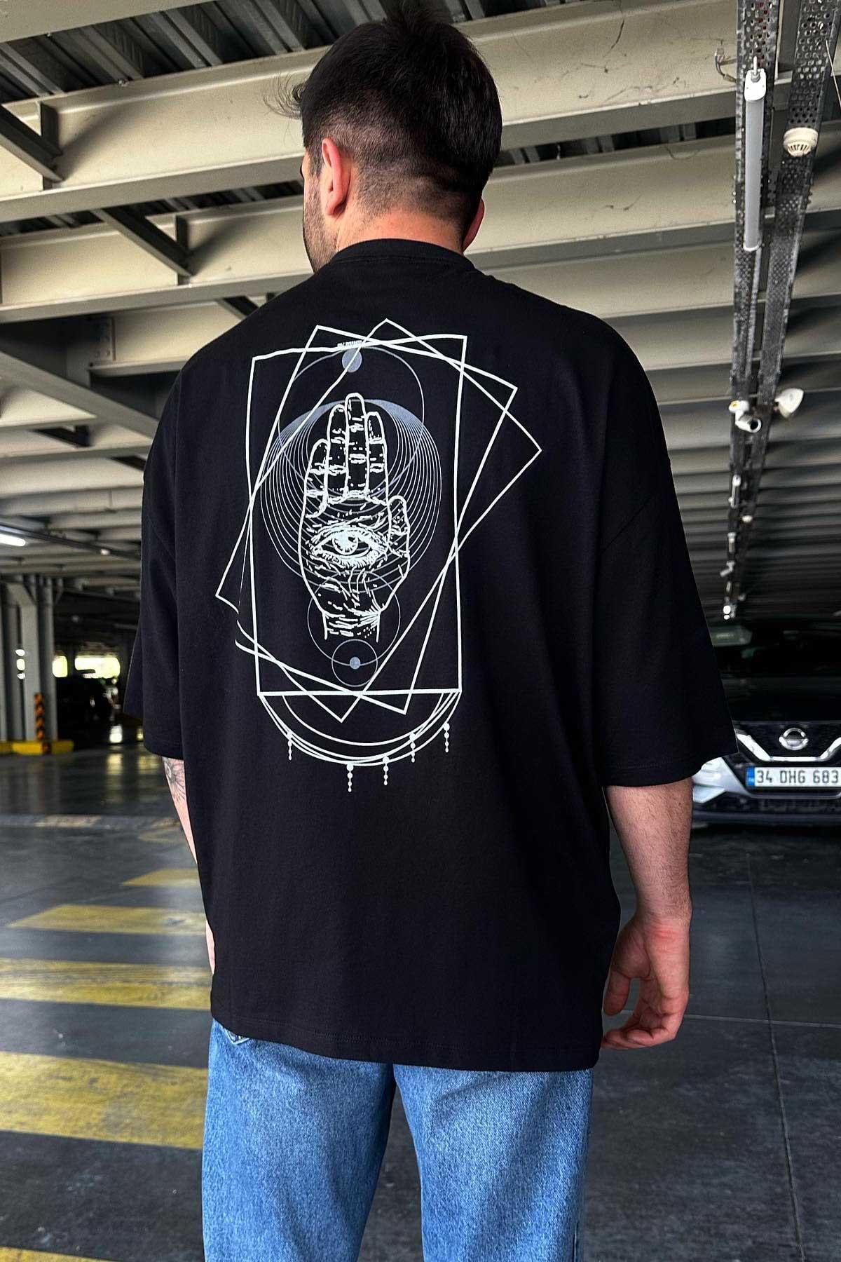 Siyah Arkası Baskılı Oversize T-Shirt