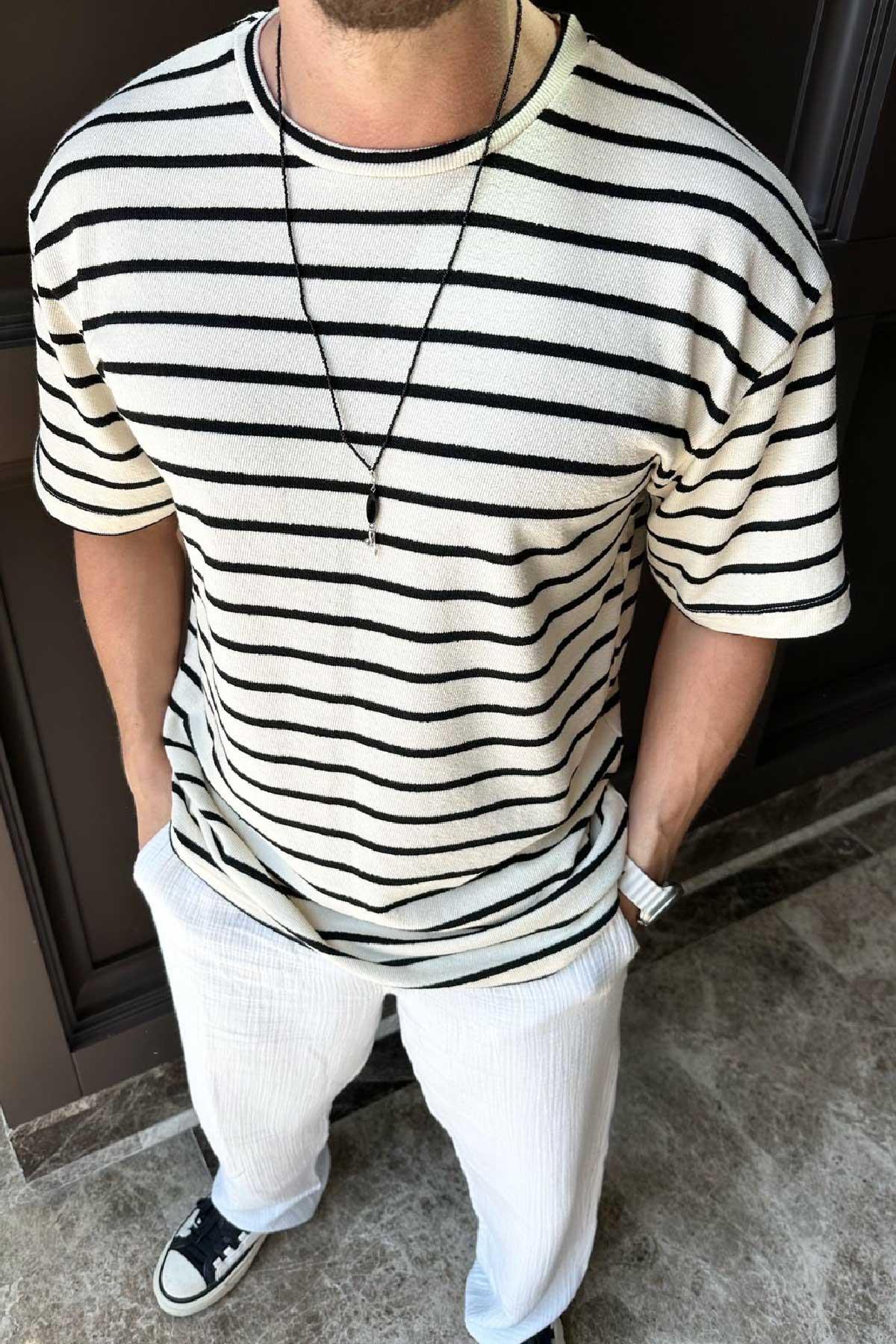 Siyah Beyaz Çizgili Oversize T-Shirt