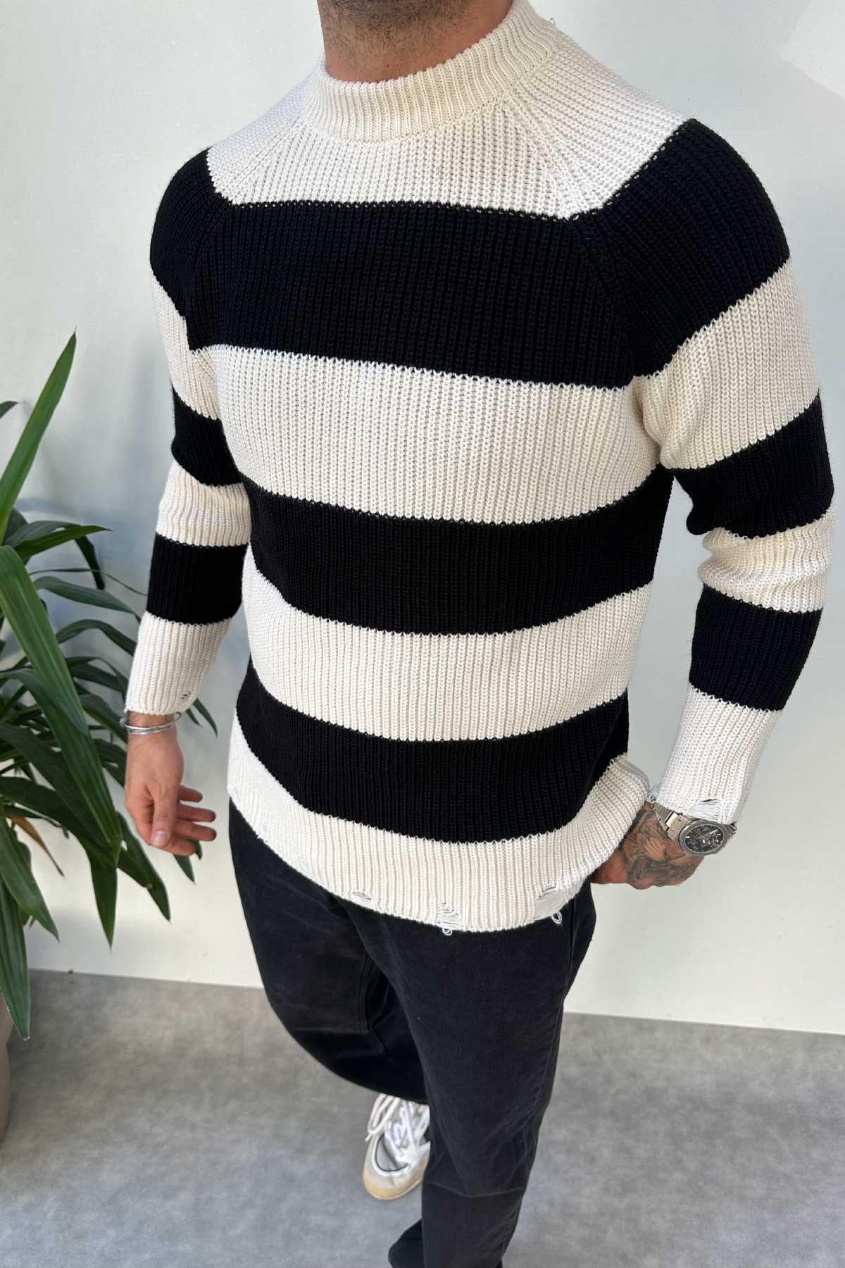 Siyah Beyaz Parçalı Triko