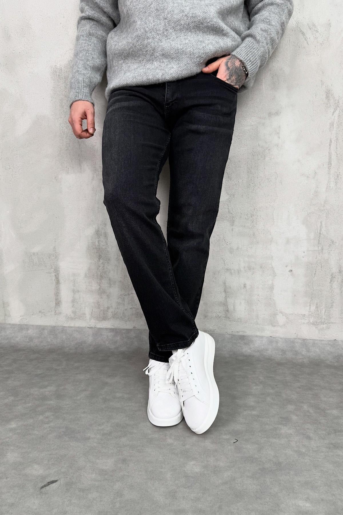 Siyah Eskitme Detaylı Regular Fit Jean