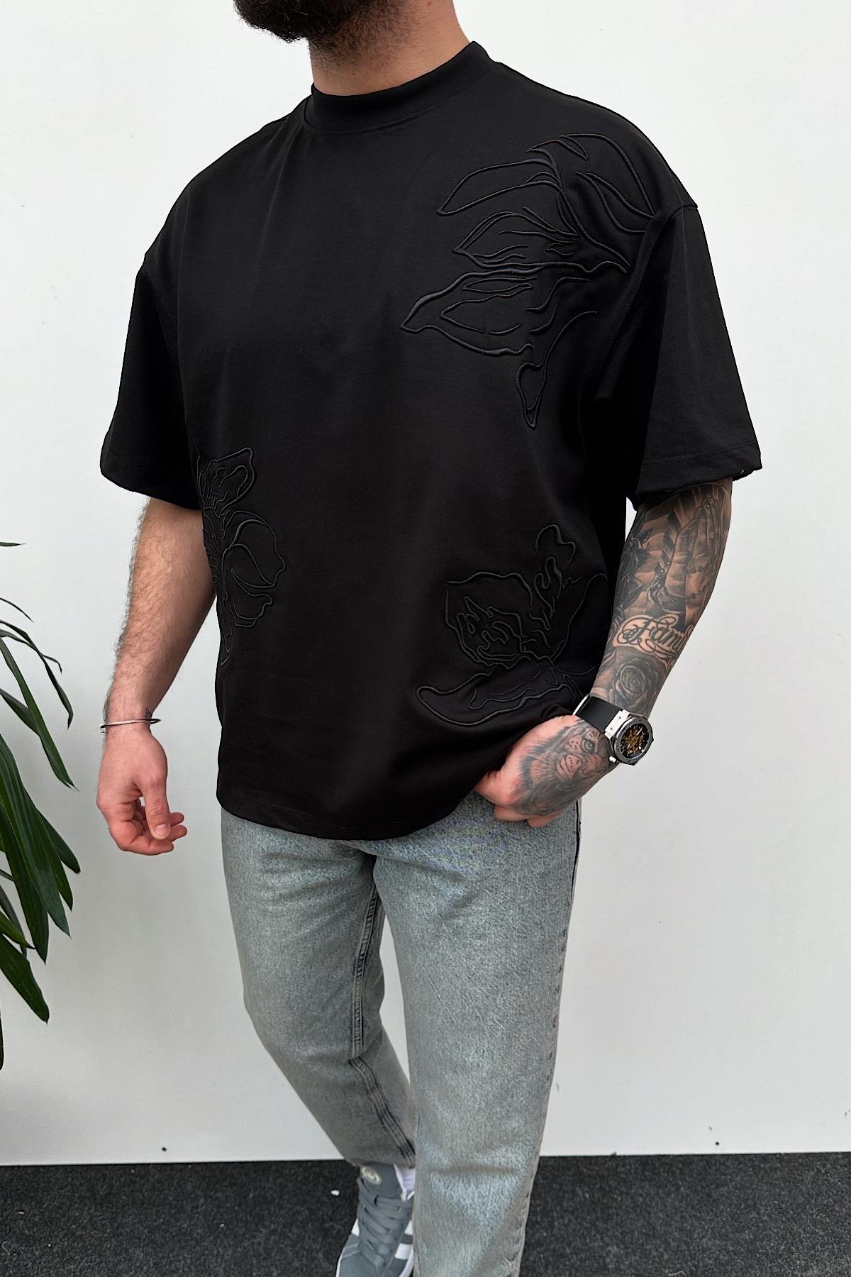 Siyah Nakış İşlemeli T-Shirt