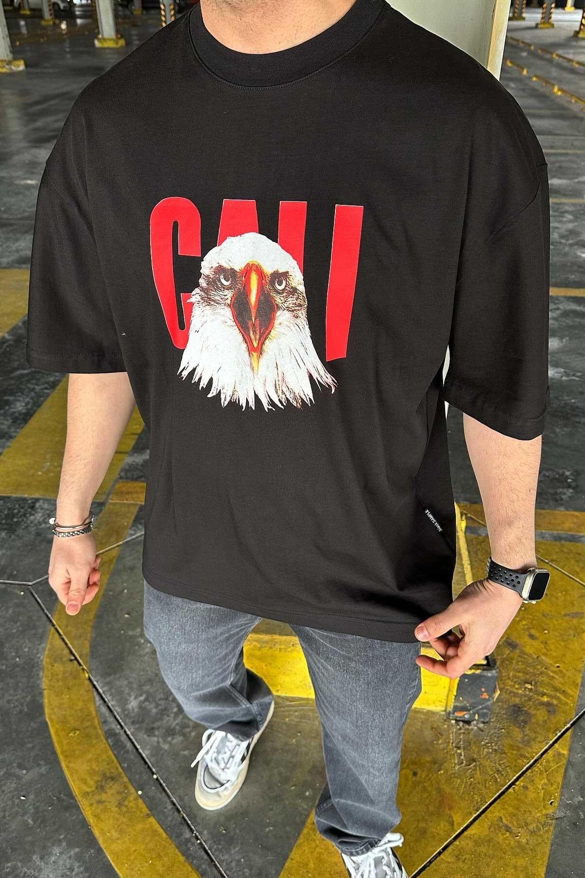 Siyah Önü Baskılı Bol Kalıp T-Shirt
