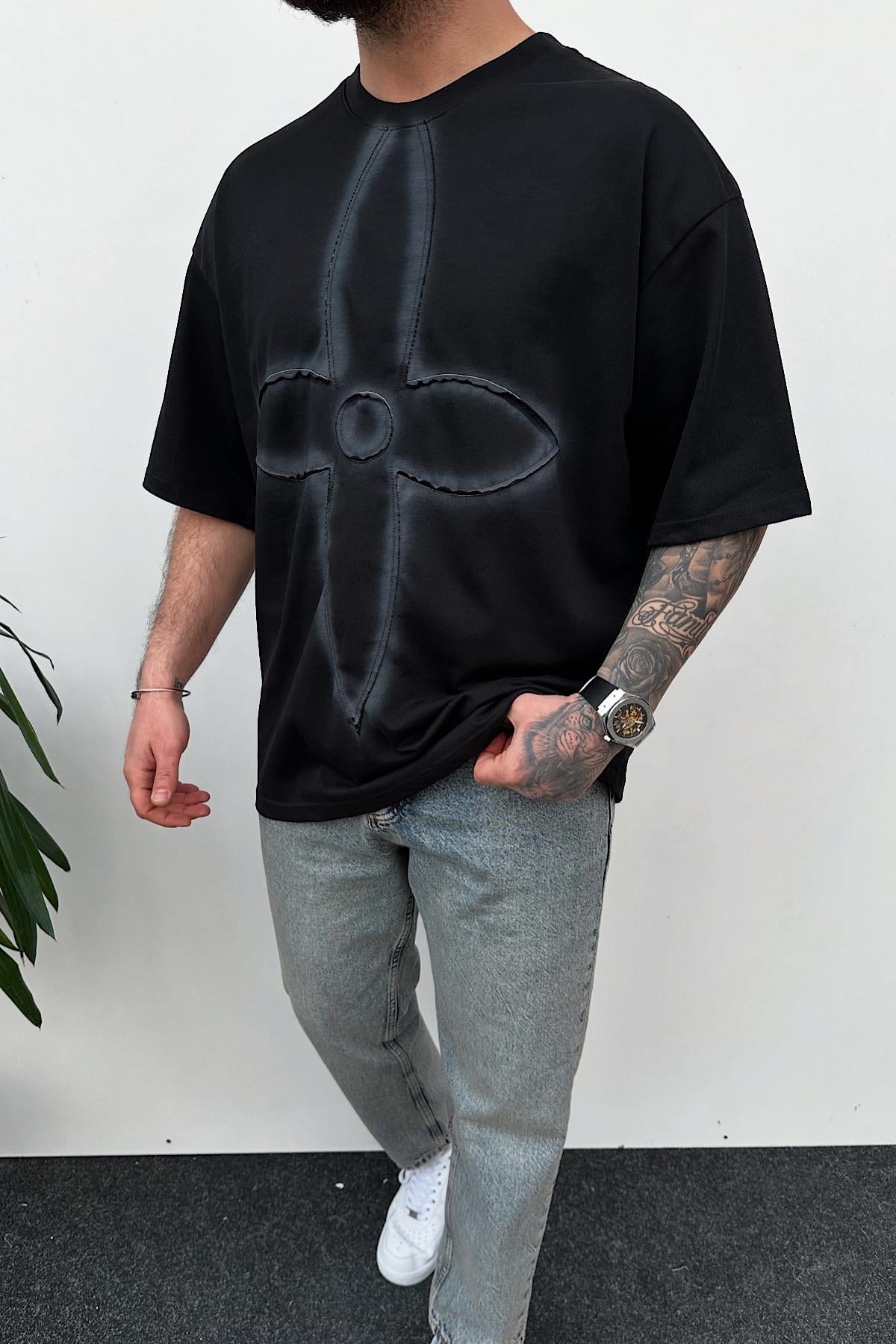 Siyah Önü Detaylı T-Shirt