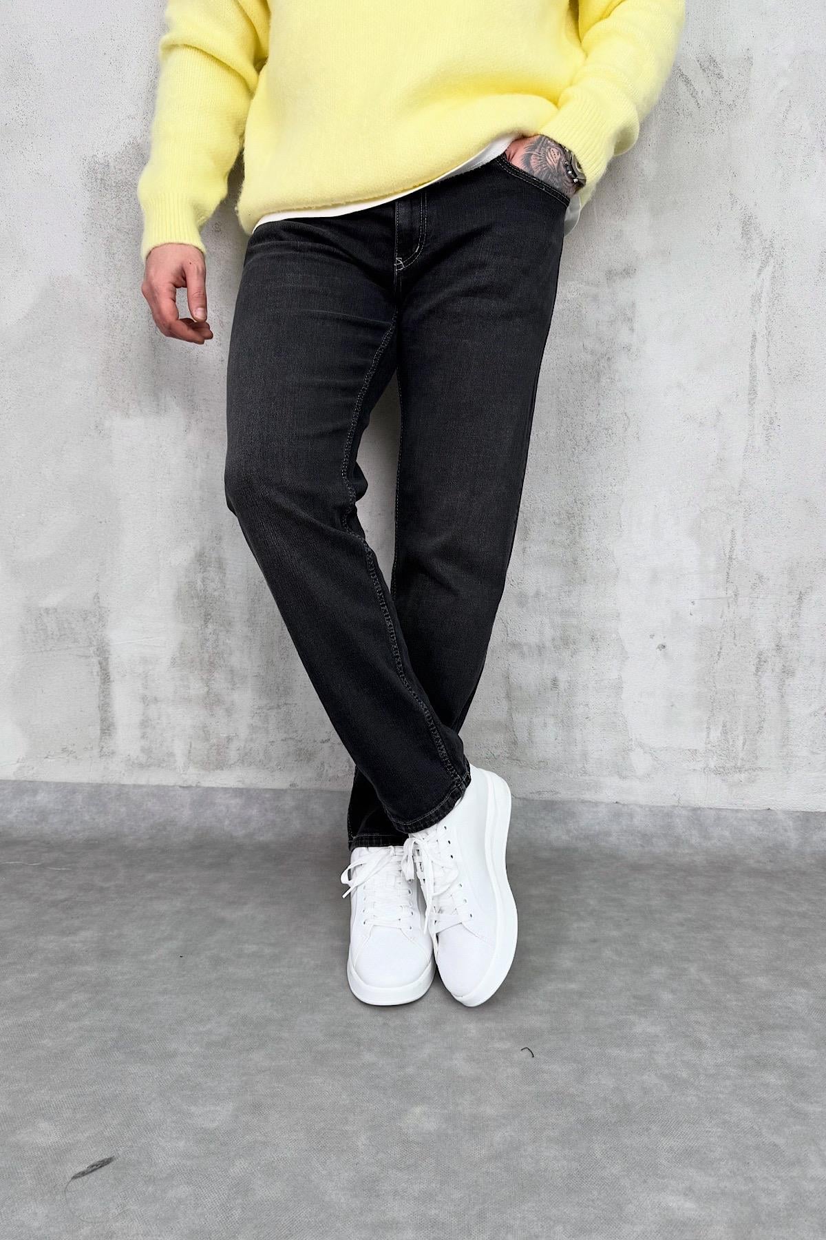 Siyah Yıkamalı Regular Fit Jean