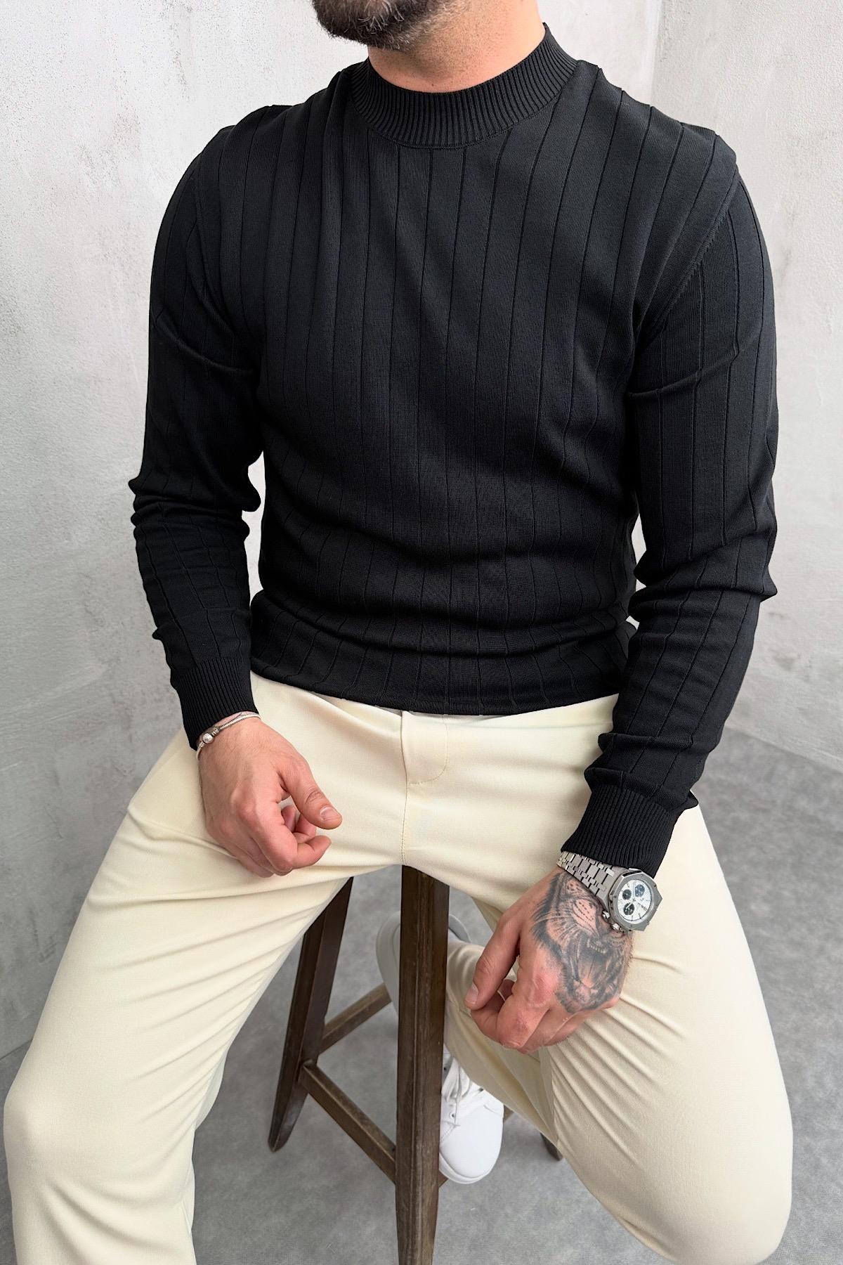 Siyah Yüksek Yaka Triko