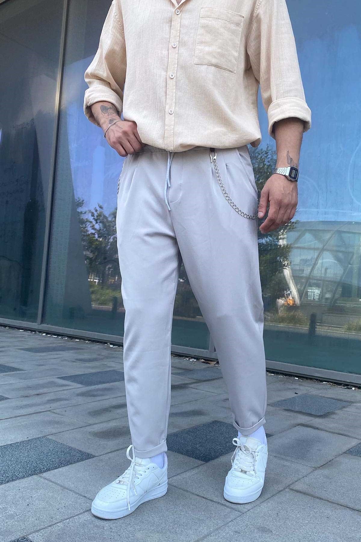 Zincir Detaylı Gri Pantolon