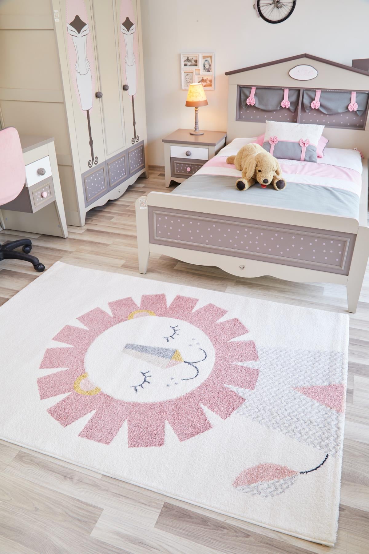 KIDSKids Aslan Desenli  Beyaz Koyu Pembe Çocuk Odası Halısı Antialerjik Tozumaz Bebek Odası Halısı KDS-04