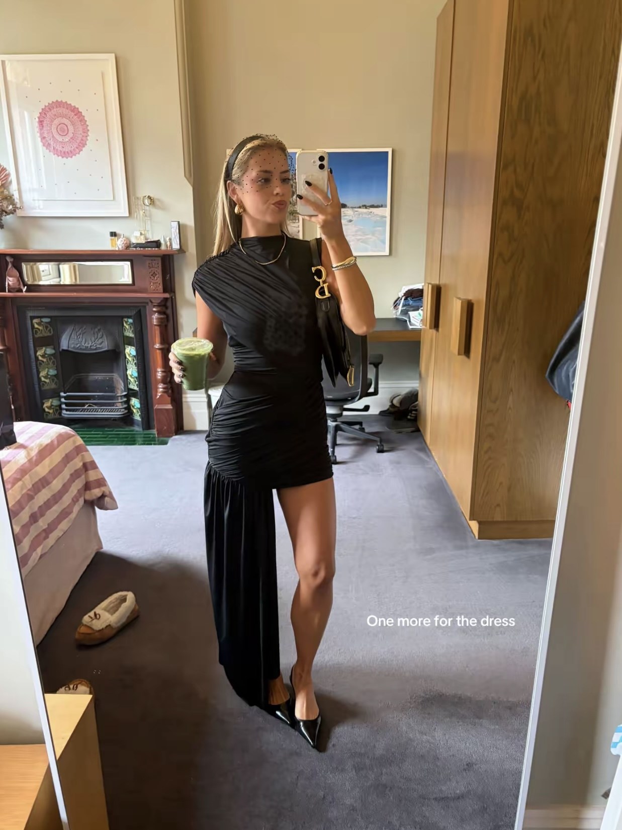 Asimetrik Drapeli Kuyruklu Elbise - Siyah