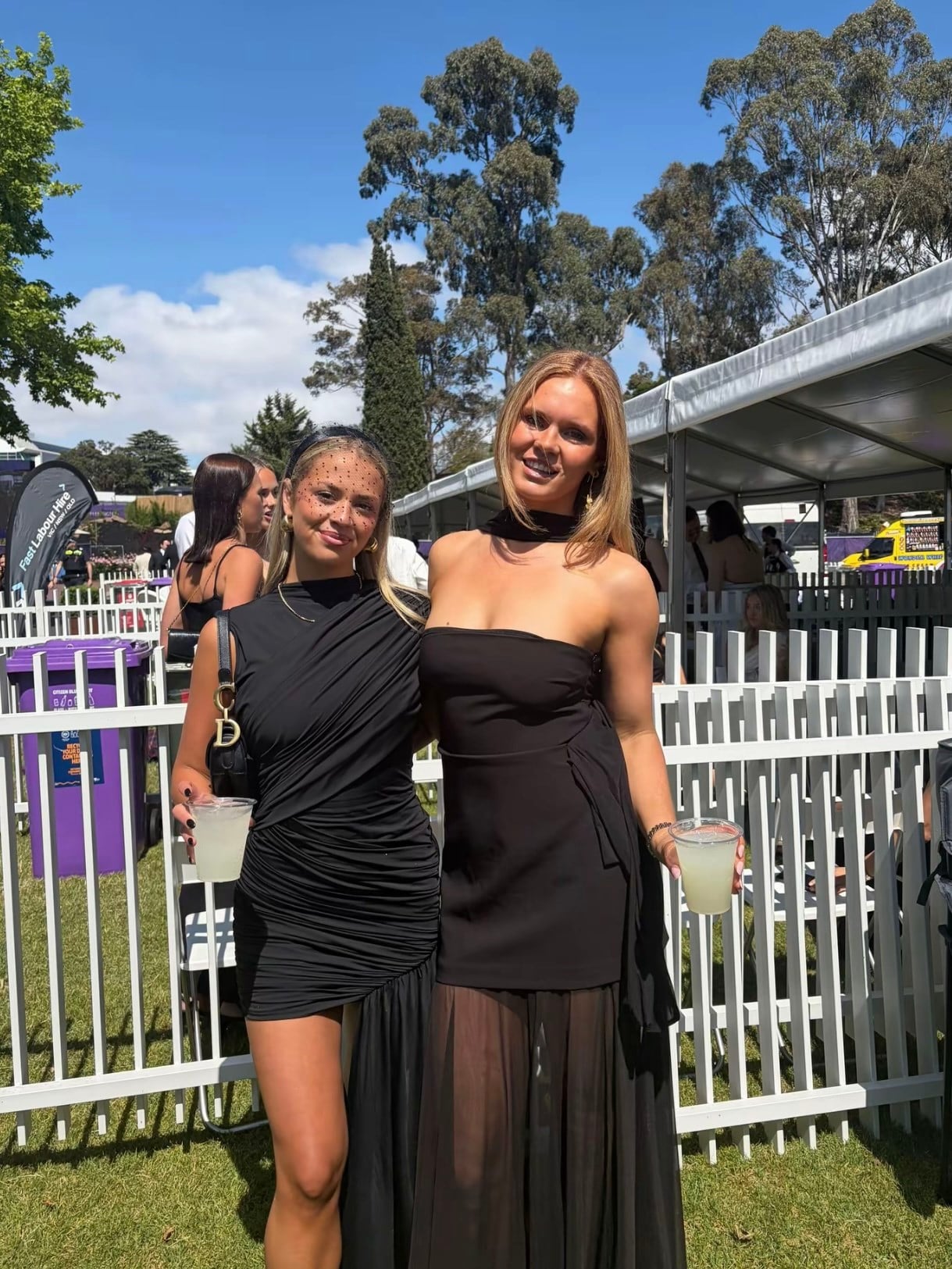 Asimetrik Drapeli Kuyruklu Elbise - Siyah