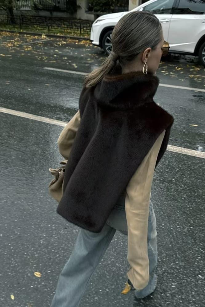 Boğazlı Suni Kürk Görünümlü Yelek - Kahverengi 