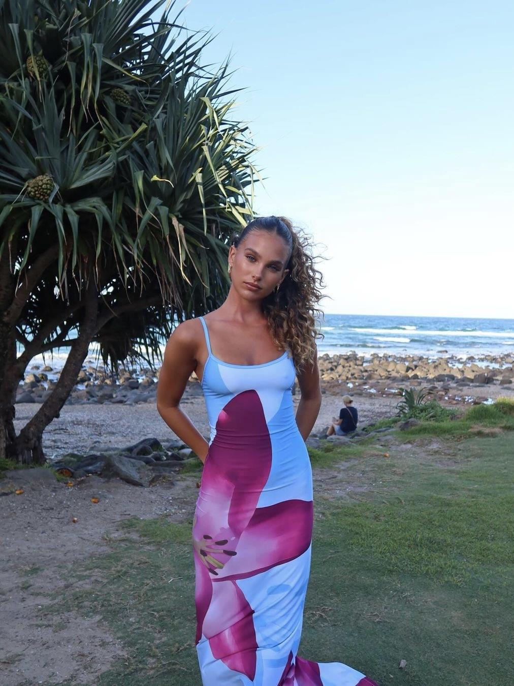 Dahlia Çiçek Desenli Askılı Mavi Elbise