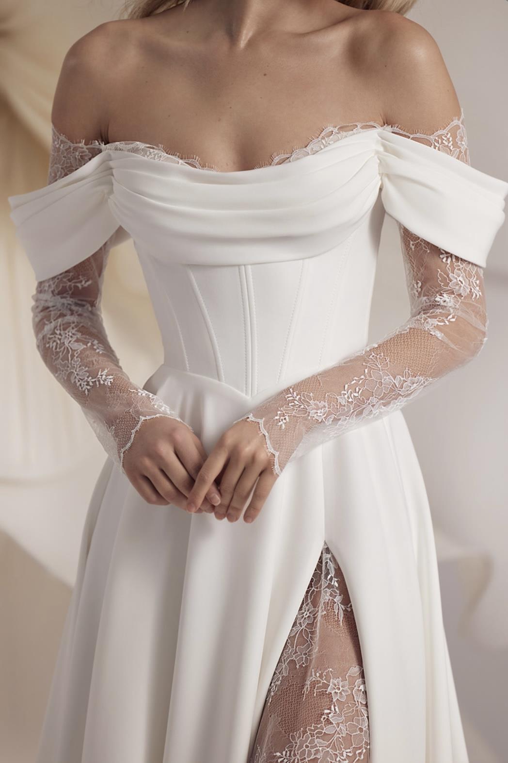 Dantel Detaylı Omzu Açık Korse Form Gelinlik