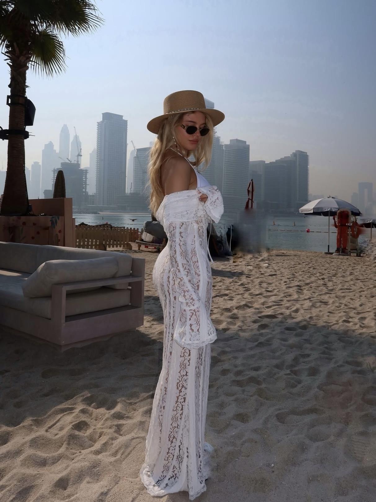 Dantel Detaylı Transparan Beyaz Elbise