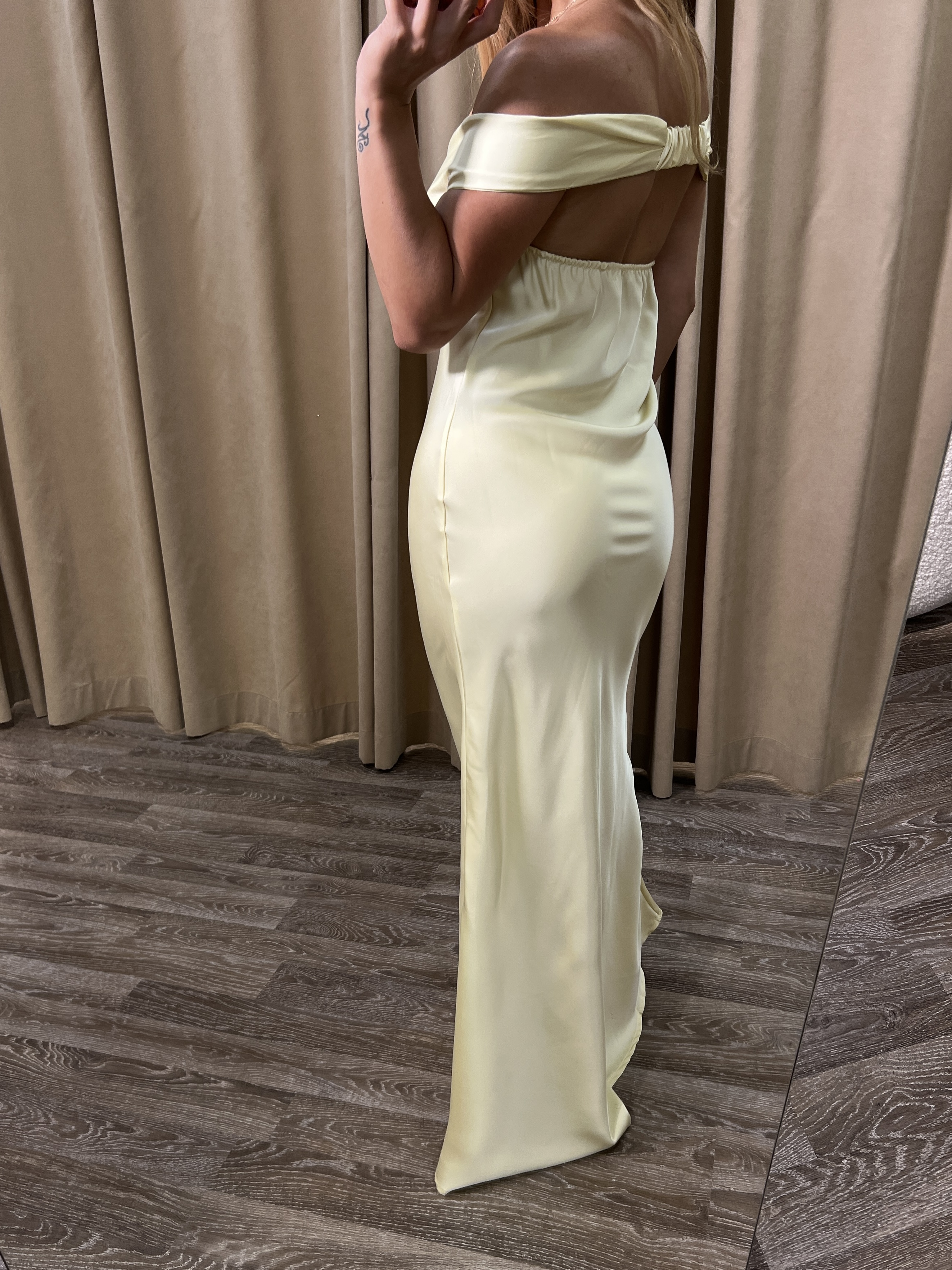 Düşük Omuz Saten Uzun Elbise - Butter Yellow