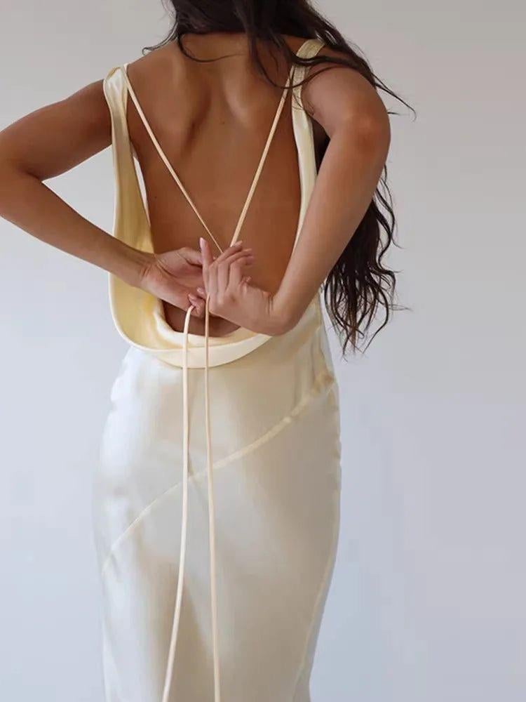 Ekru Saten Sırt Dekolteli Elbise