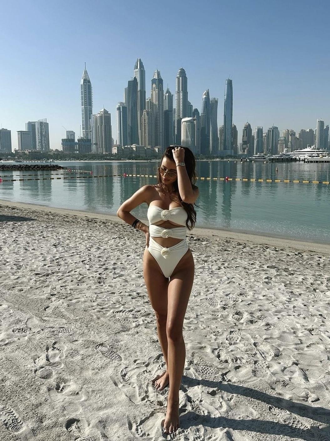 Gül Detaylı Straplez Etekli Bej Mayo