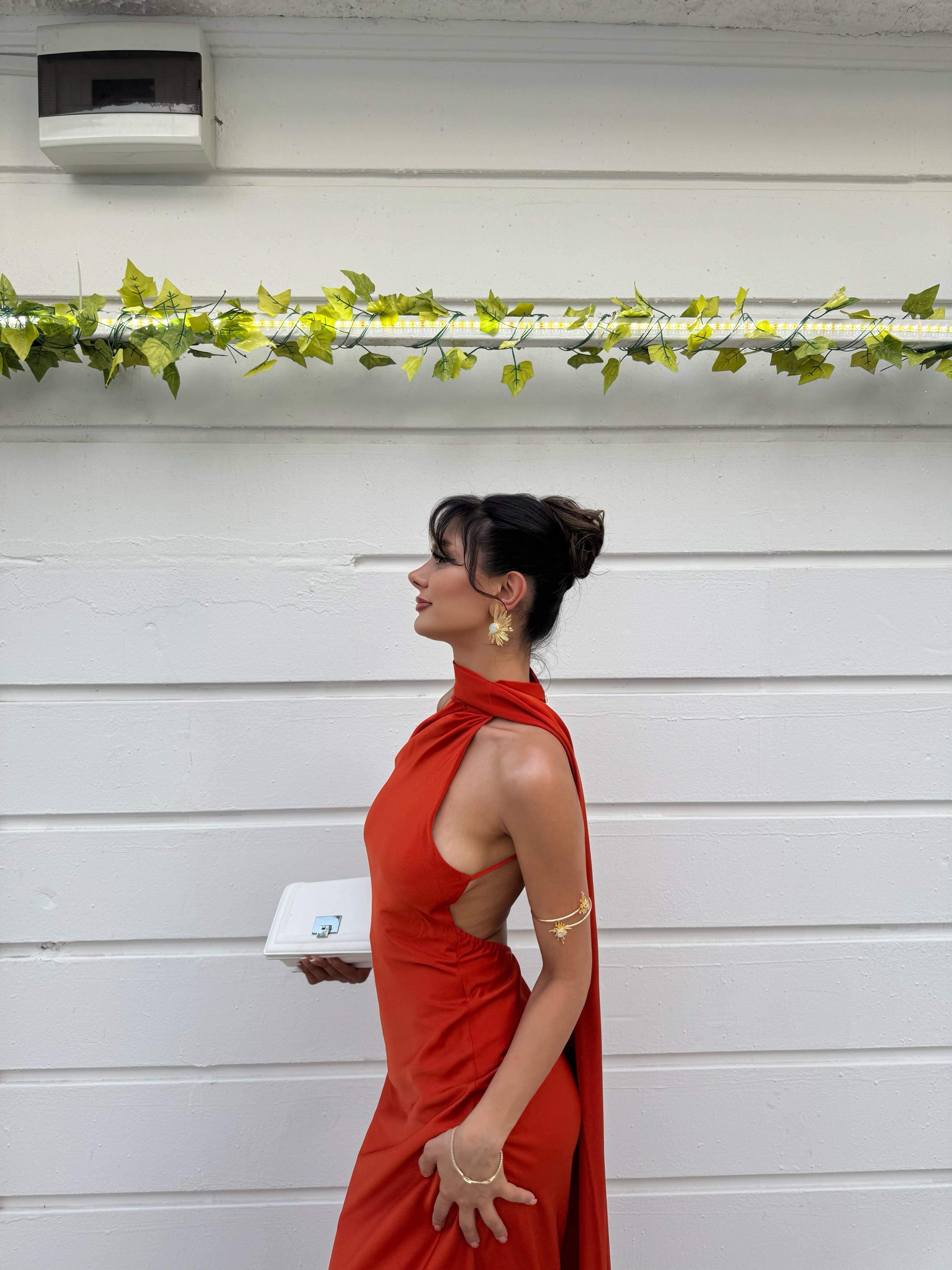 Sırt Dekolteli Şal Detaylı Saten Elbise - Kiremit