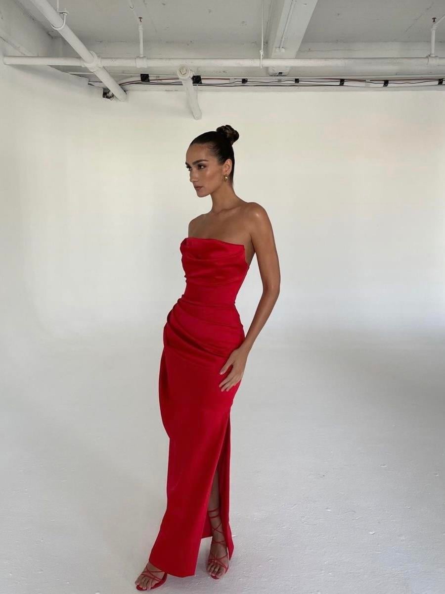 Kırmızı Drapeli Straplez Yırtmaçlı Elbise