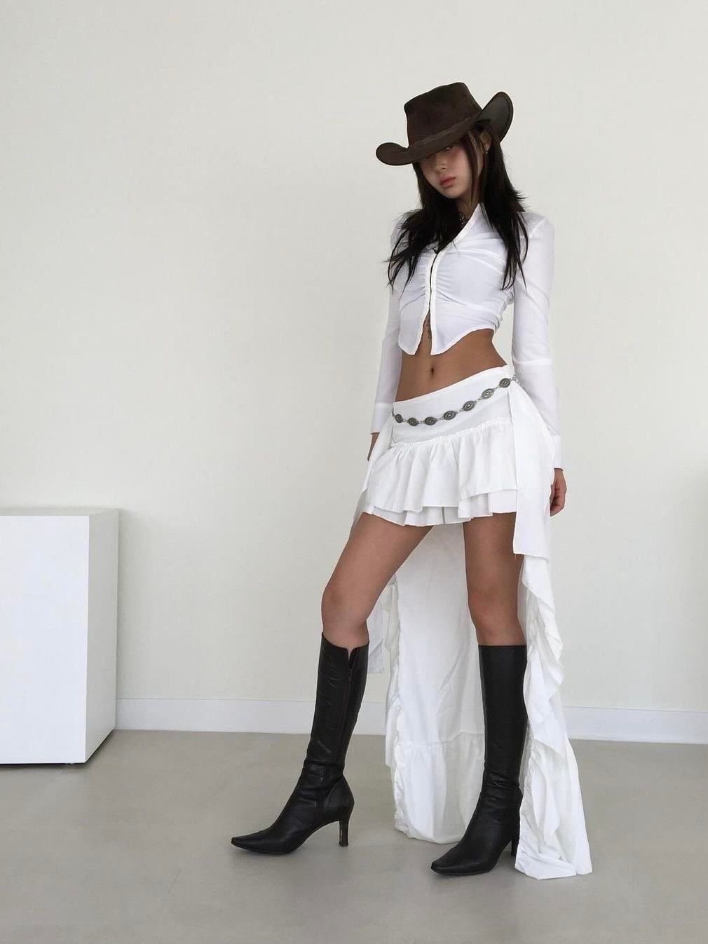 Kuyruk Detaylı Beyaz Etek